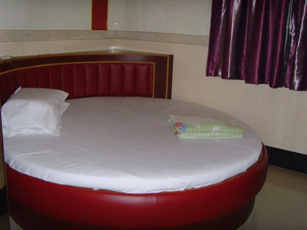 Long Yuen Hotel - photo 4