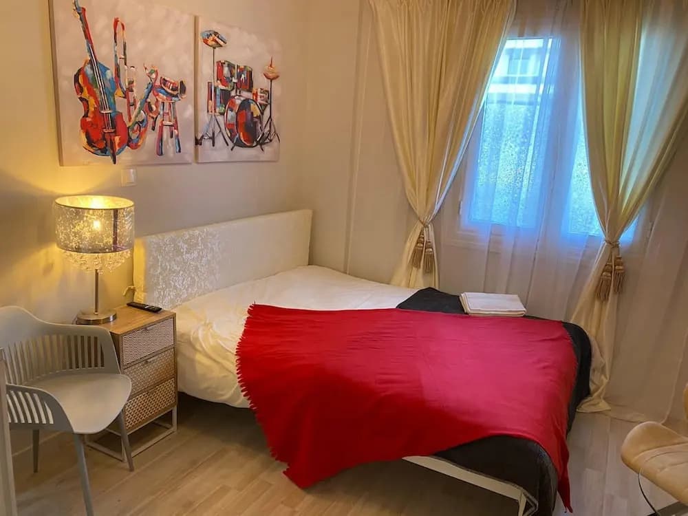Modern 1-bed Studio in Athens - photo 2