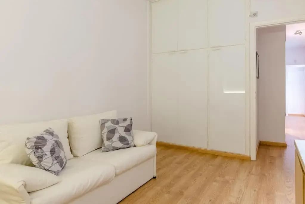 Elegant 2BD Evelpidon Apartment - photo 2