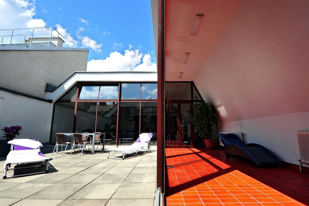 The Weekend Hotel - photo 7