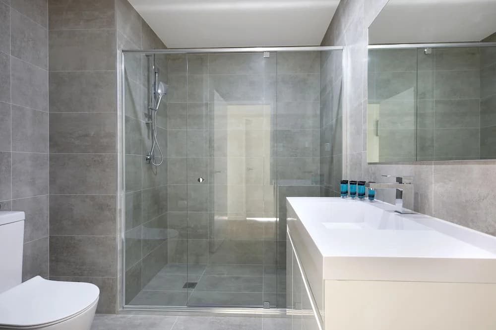 Wentworthville 2 Bedrooms 2 Bathrooms with Free Parking by KozyGuru - photo 4