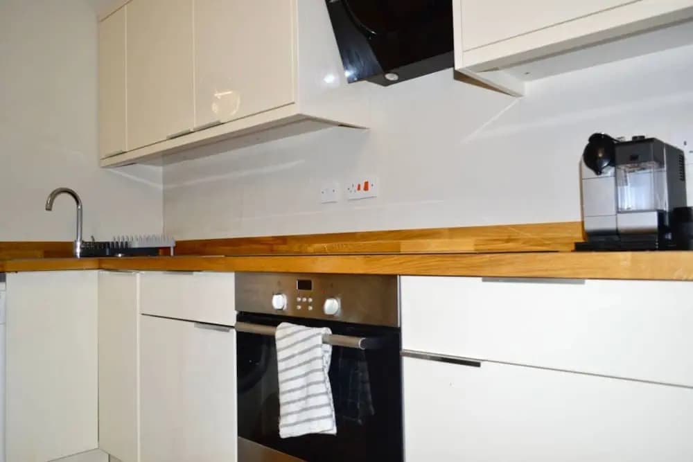 Modern Open-plan Leith Flat - photo 9