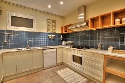BCN Whynot Granvia Apartments - photo 10