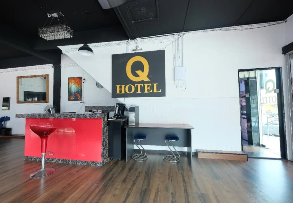 OYO 1104 Q Hotel - photo 13