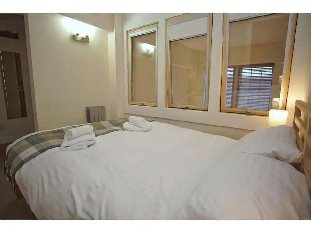 Bright, Spacious Old Town Flat for 6 - main photo
