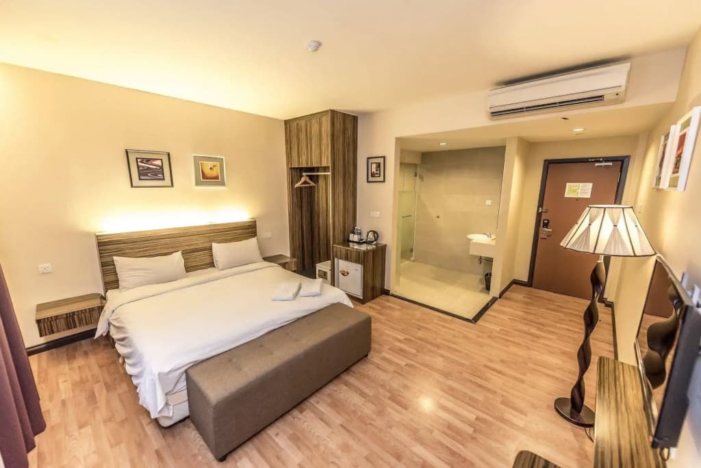 Little Gaya Hotel - photo 4