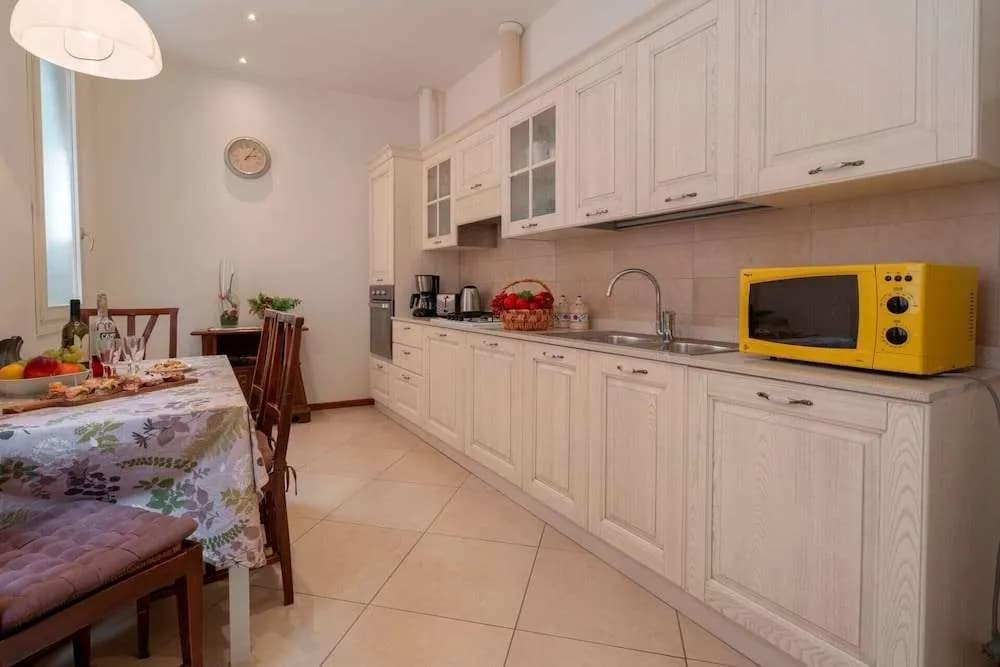 The Arsenal Large Apartment - photo 11
