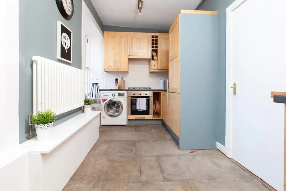 Spacious 4 Bedroom Apartment - photo 12
