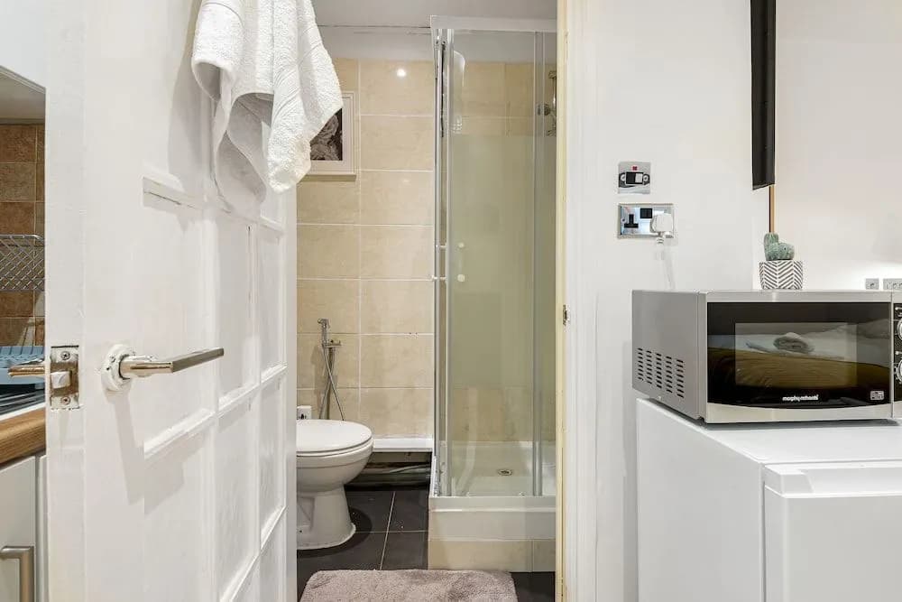 Beautiful Hyde Park Studio Flat - photo 7