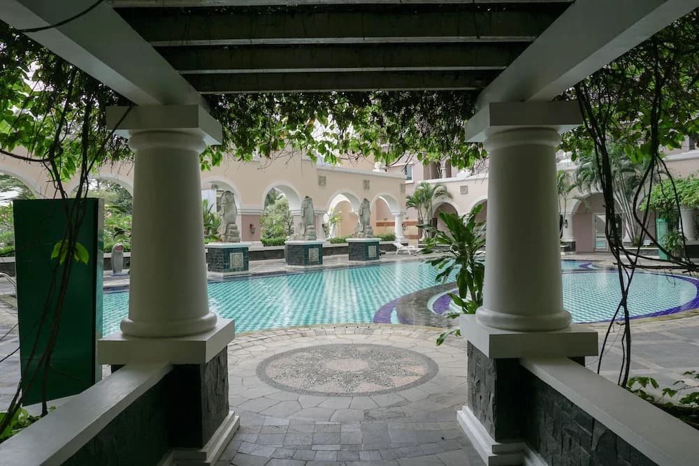 Classic and Warm 2BR Gading Mediterania Apartment - photo 8