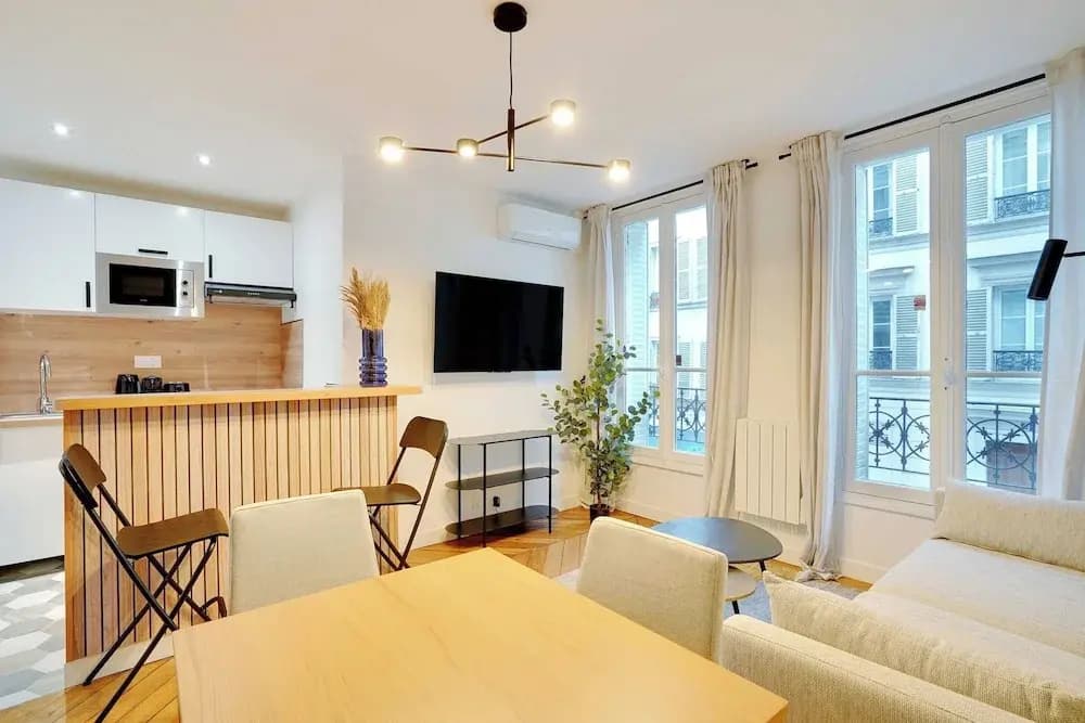 Charming Refuge Near the Sacre Coeur - photo 1