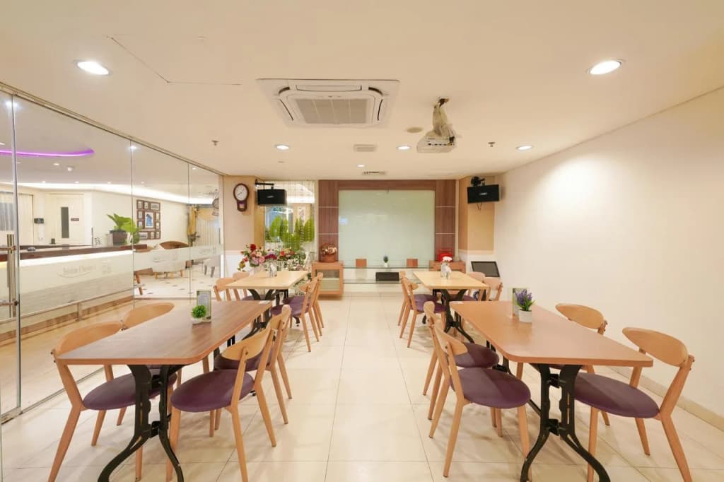 Heef Hotel Pasar Baru - photo 26