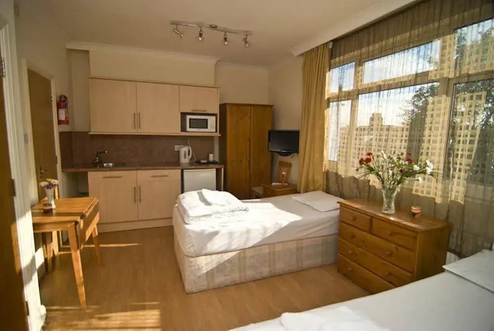 Gloucester Hotel - photo 6