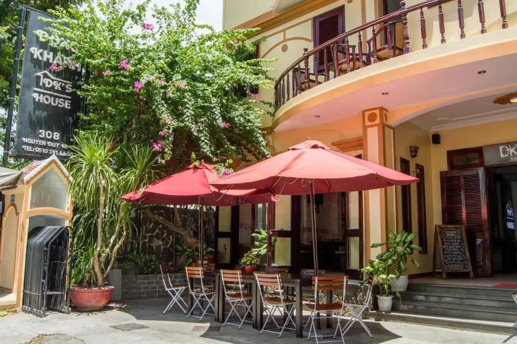 DK's Backpacker Hotel - photo 16