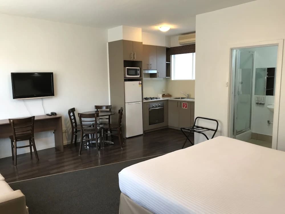 Easystay Studio Apartments - photo 4