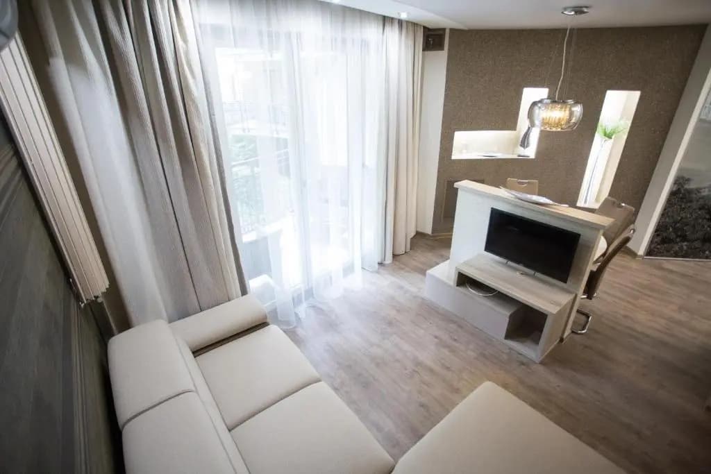 All Seasons Apartment - photo 2