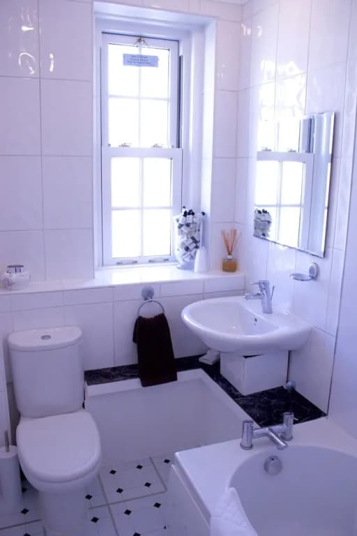 2 Bedroom Central Edinburgh Flat - photo 6