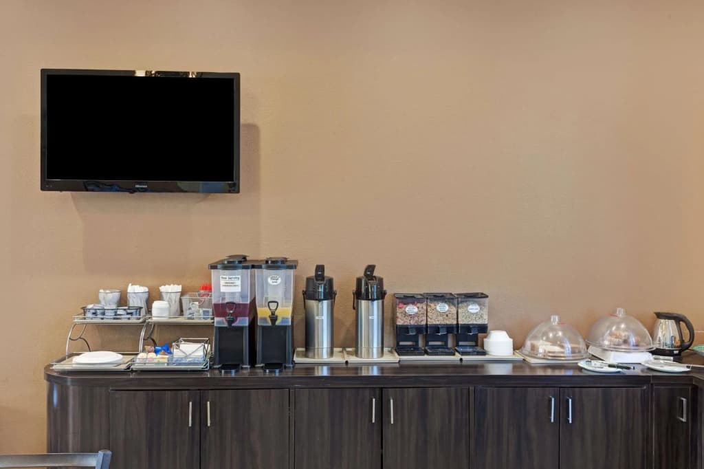Travelodge By Wyndham Whittier - photo 13