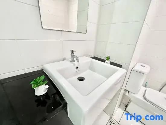 G 1-5Pax Cozy Home Trefoil Setia Alam 100Mps Wifi & TV Sccc - photo 1