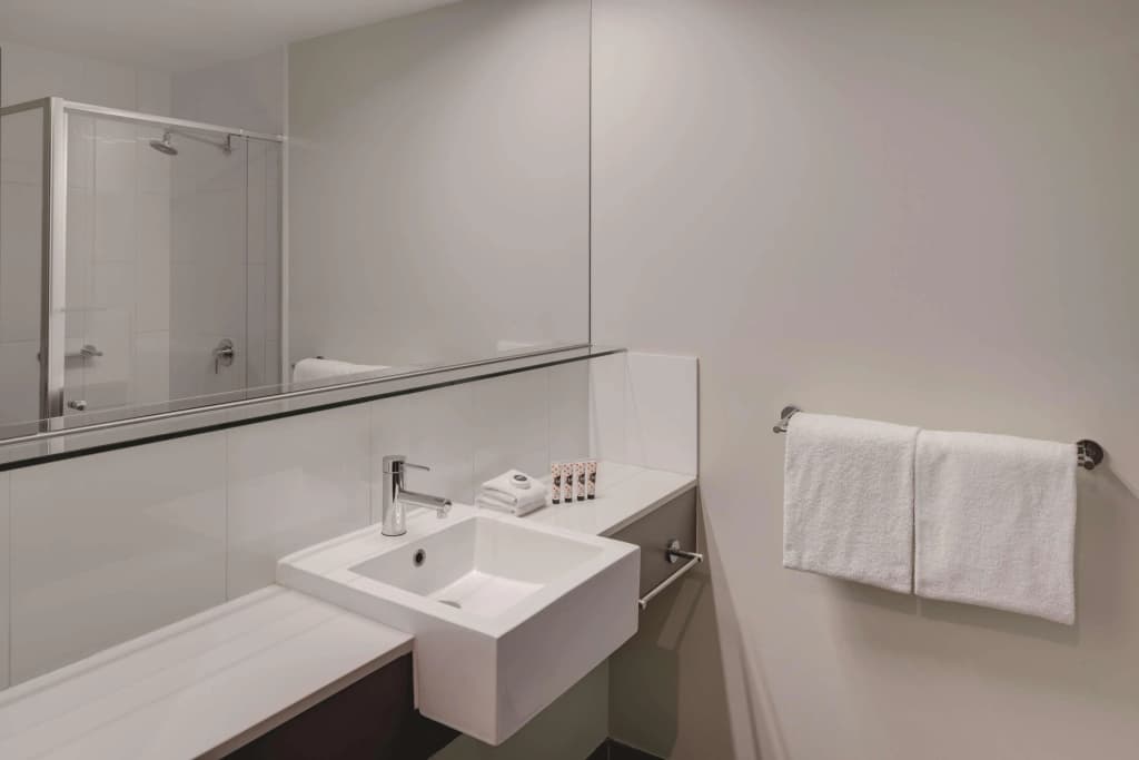 Travelodge Hotel Melbourne Docklands - photo 27