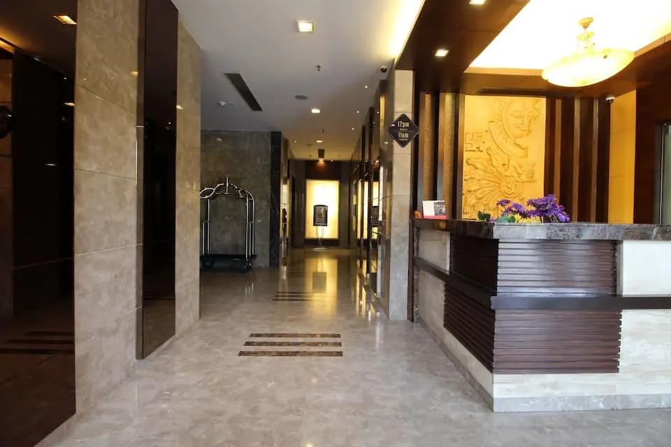 The Golden Palms Hotel - photo 2