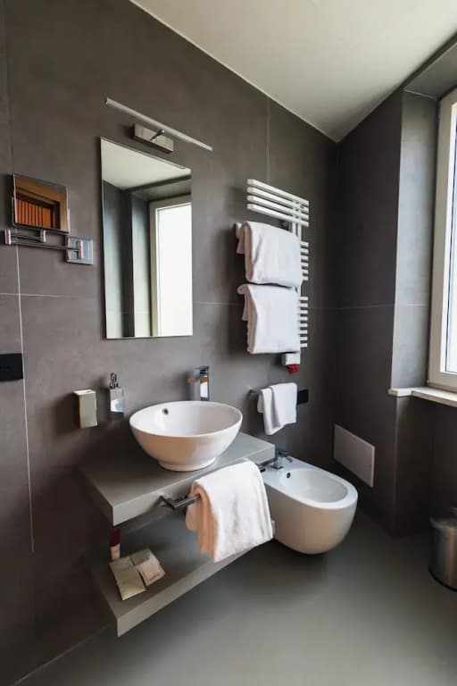 J Maluni City Hotel - photo 23