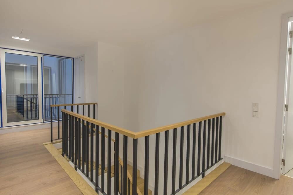High Ceiling Duplex Apt Cais do Sodre - photo 13