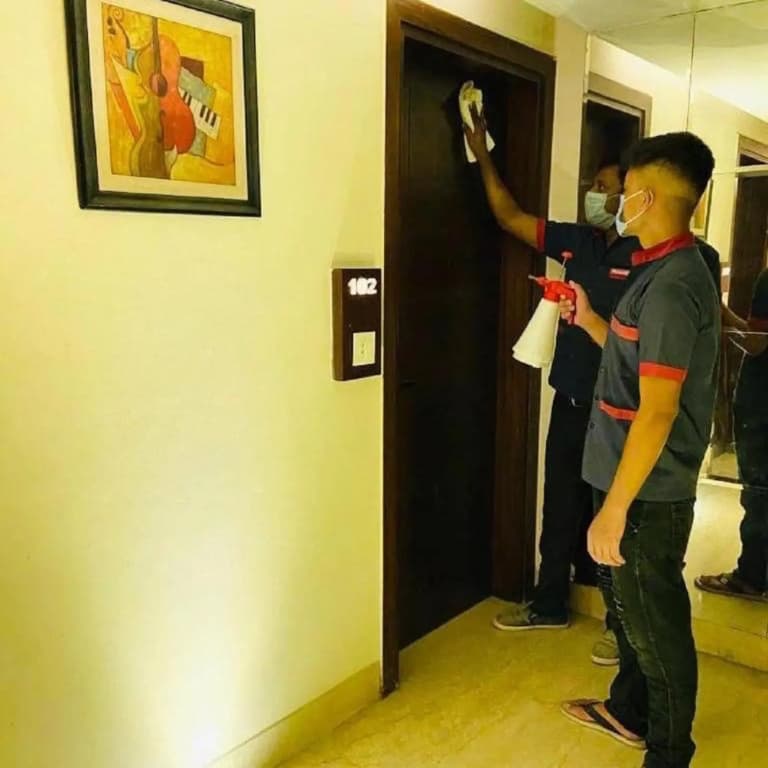 OYO 2637 Hotel Picasso Prive - photo 27