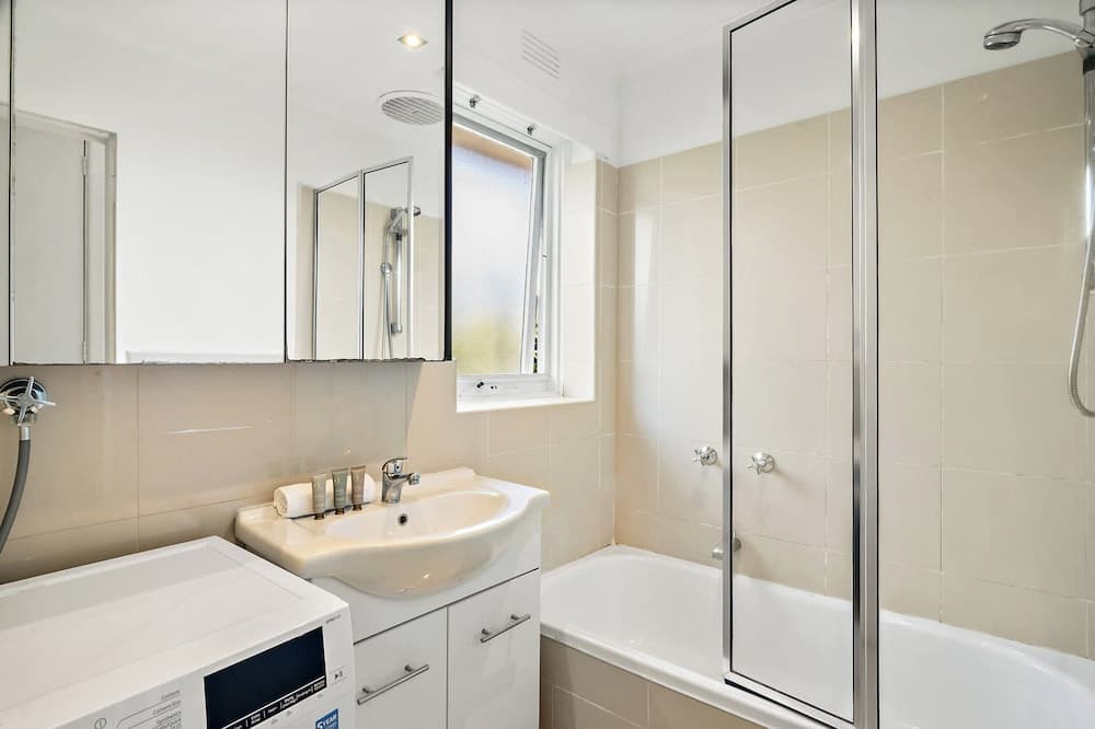 Bright 2-bed Apartment in South Yarra - photo 6