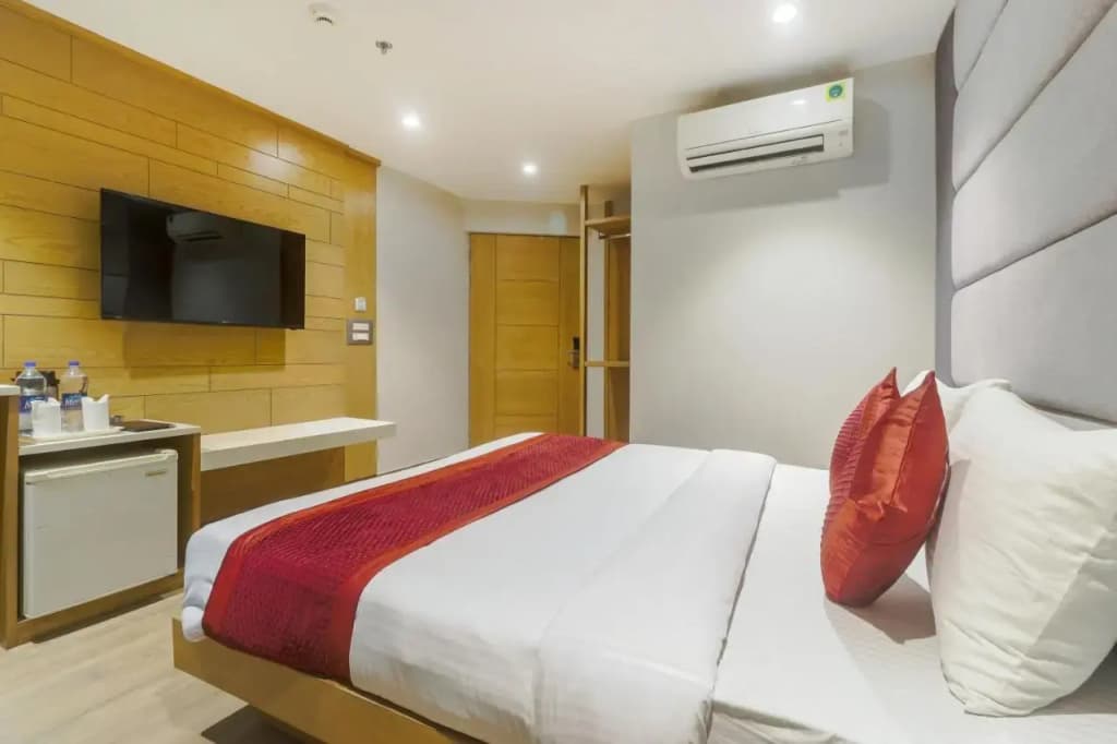 Hotel Bricks, Karol Bagh, New Delhi - photo 2