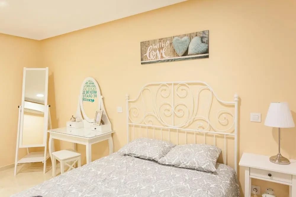 Modern & Beautiful Apt. Historic District - Sol - photo 4