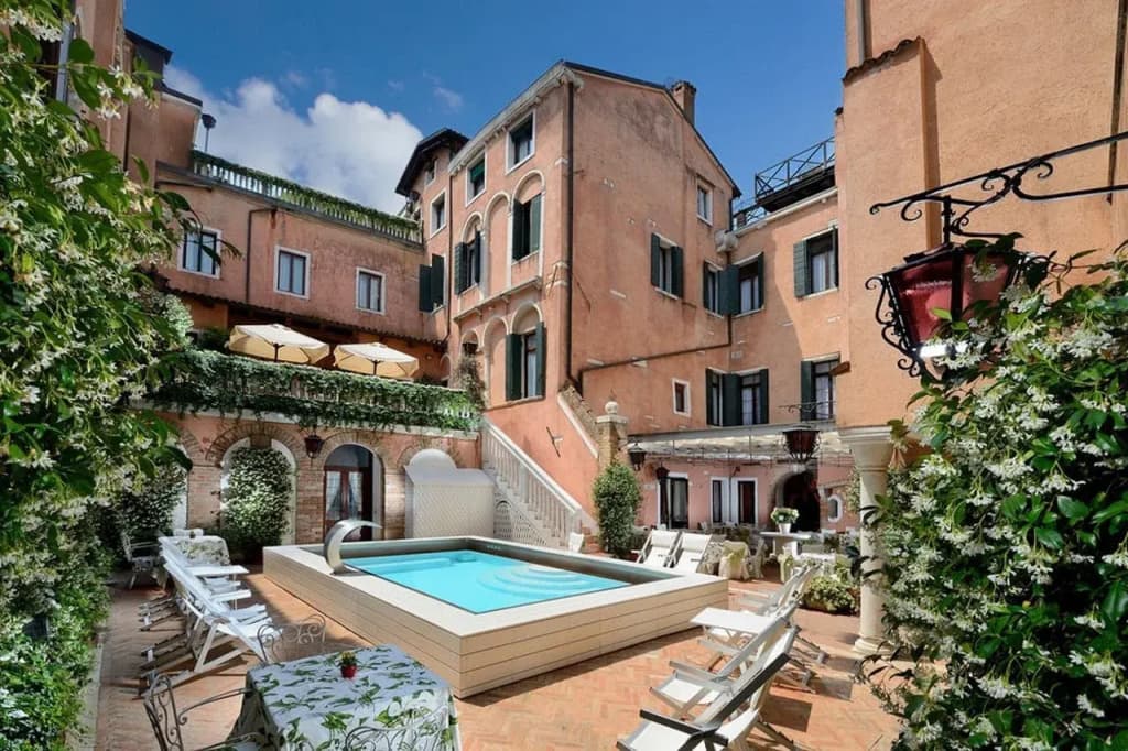 Venice Roulette Hotel - photo 7