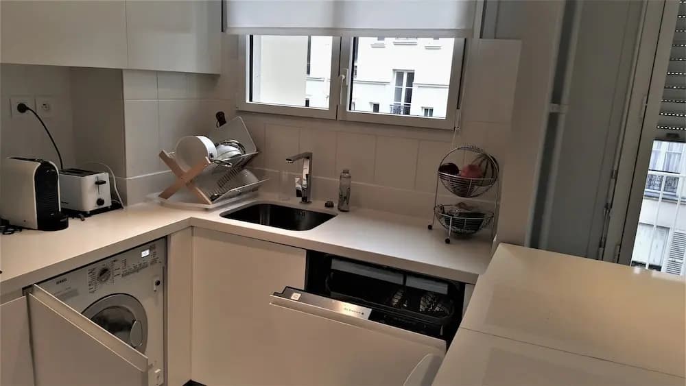 55 m2 with balcony in the 6th arrondiss. - photo 16