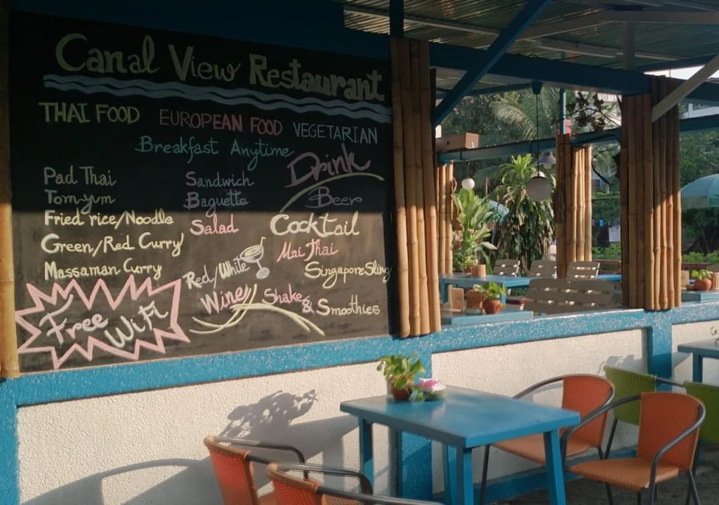 Queen Suriya's Hostel - photo 15