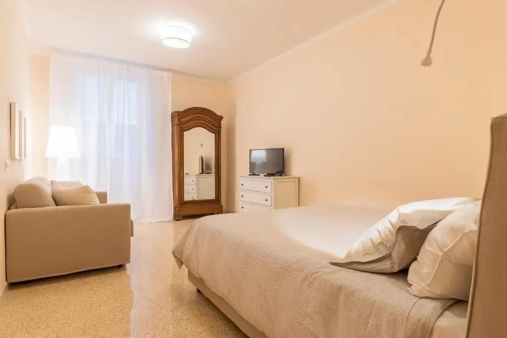 Campo De' Fiori Central Flat - photo 5