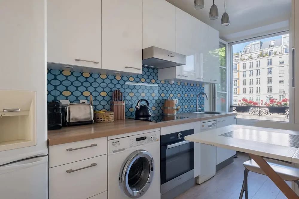 Classical-parisian Apartment on Canal Saint Martin - photo 9