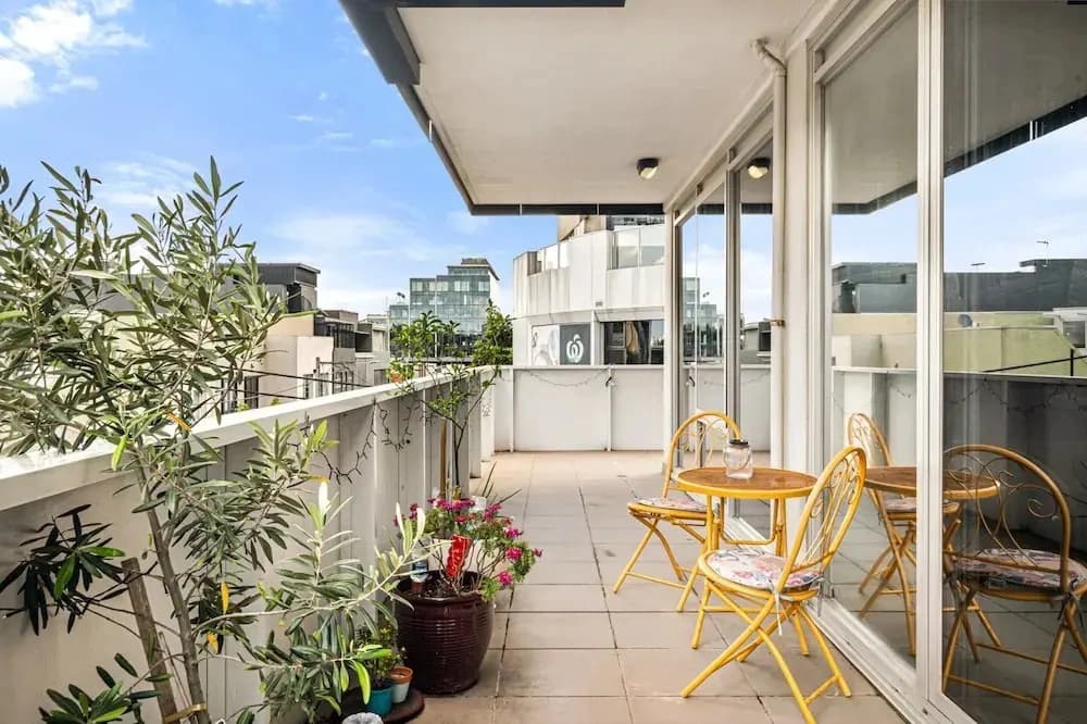 Bright 2-bed Home With Secure Parking - photo 8