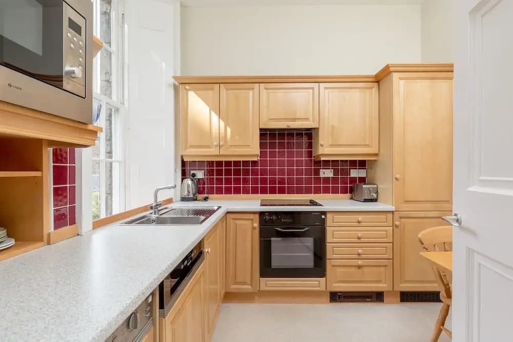 Light and Spacious 2 Bedroom Flat in Heart of Edinburgh - photo 13