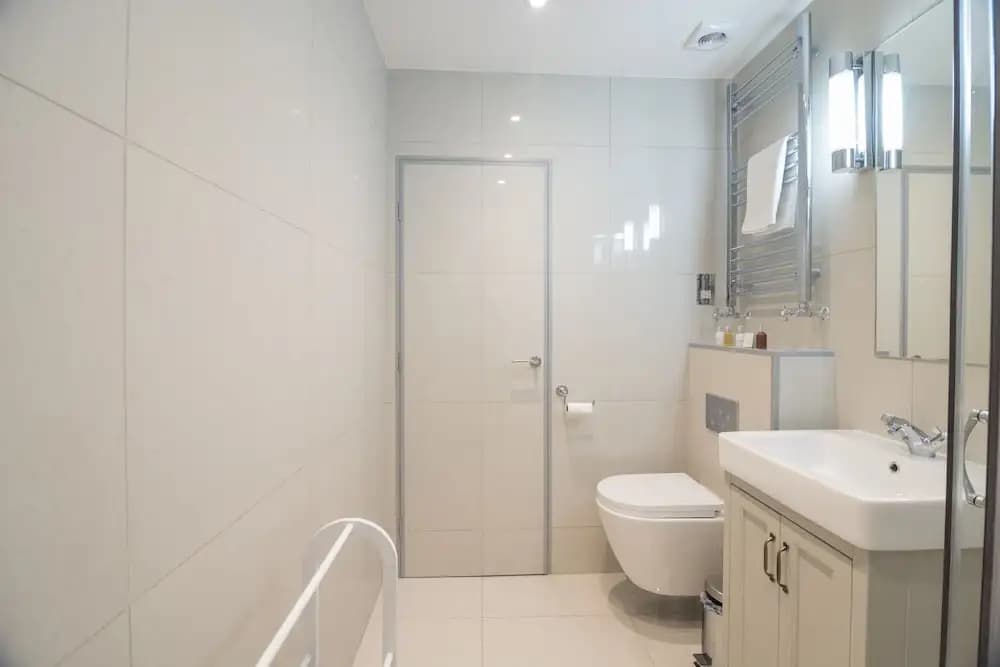 Bright Family Home in Angel with Patio - photo 9