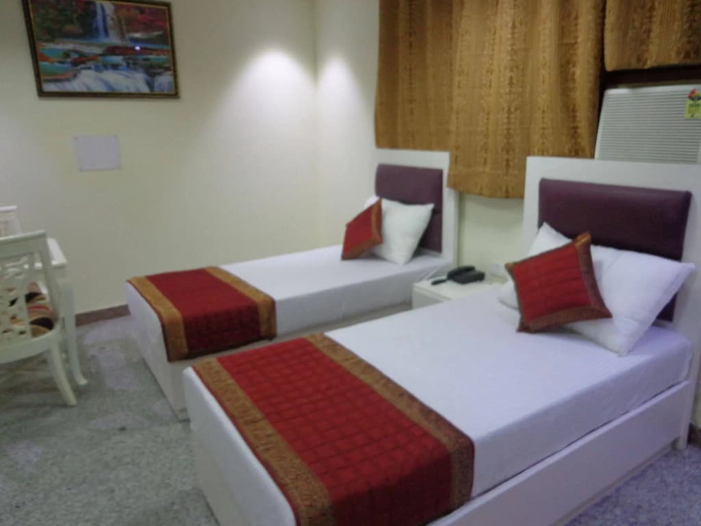 Airport Hotel The Paramont - photo 3