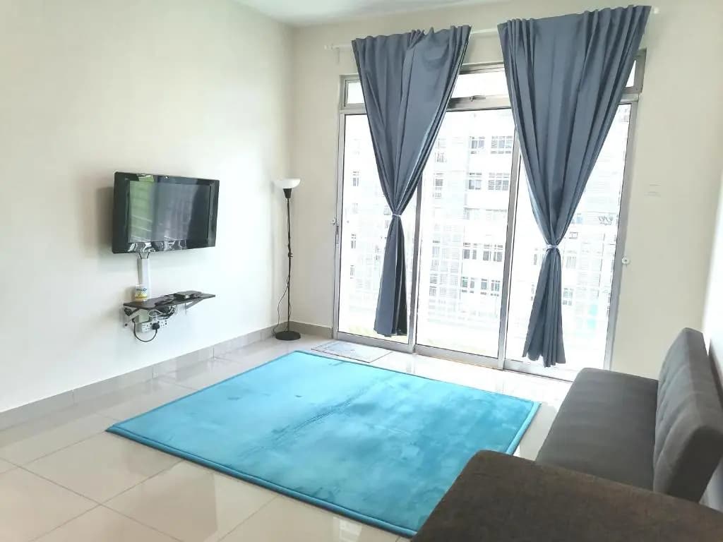 Comfy 3-Bedroom Apartment - photo 7