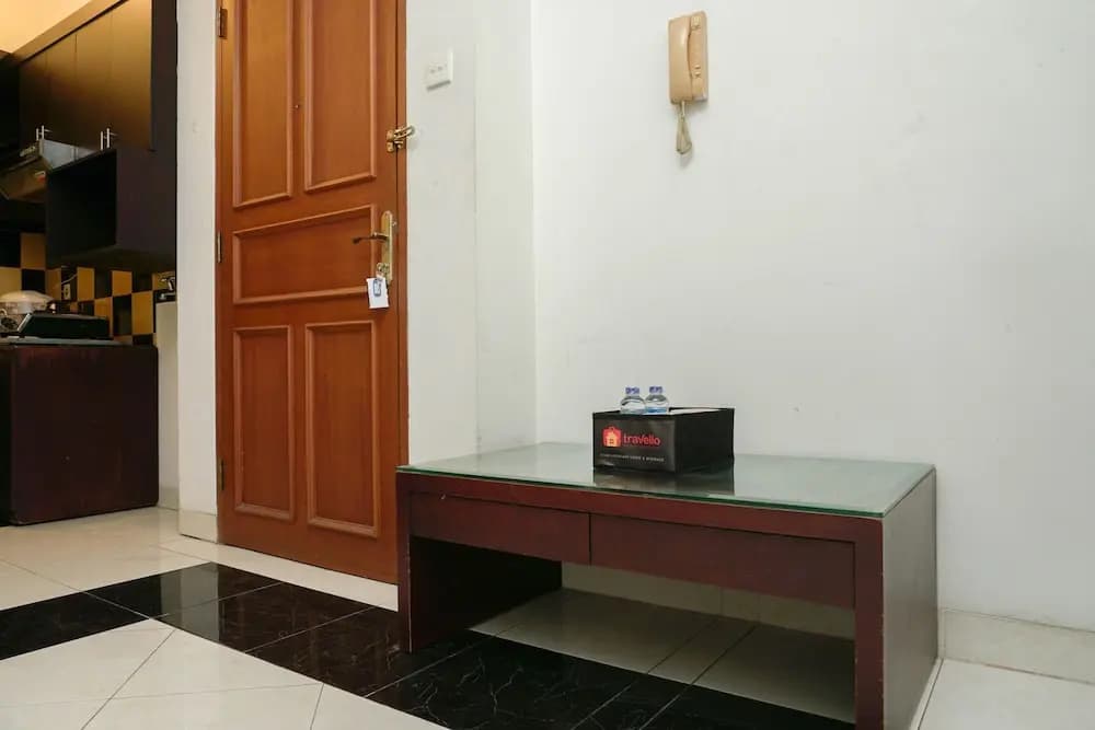 Classic and Warm 2BR Gading Mediterania Apartment - photo 7