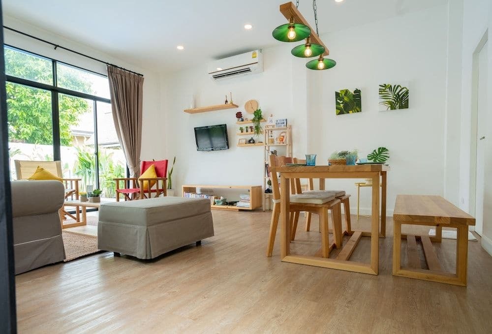 B.Jin Home - photo 1