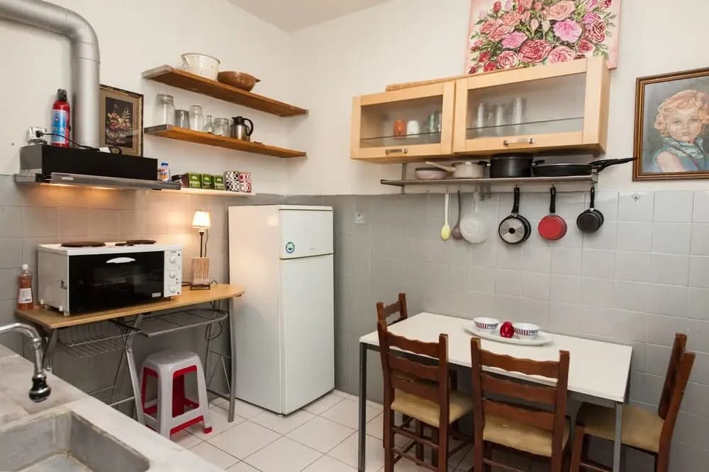 Charming 2 Bedroom apt next to Panormou - photo 15
