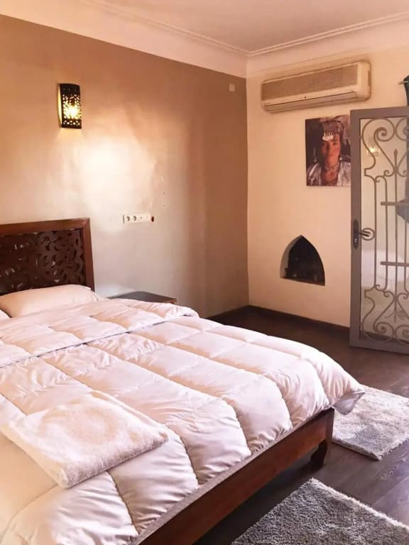 Safran flat with 2 large terraces Central Location - photo 2