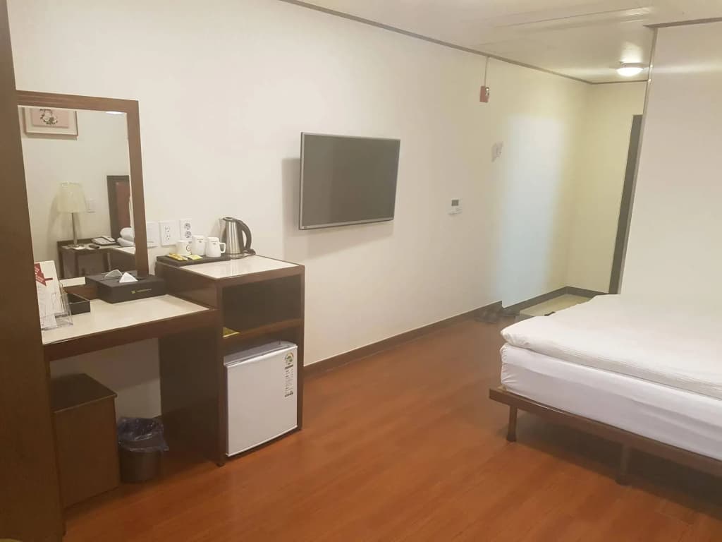 Youngbin Hotel - photo 4