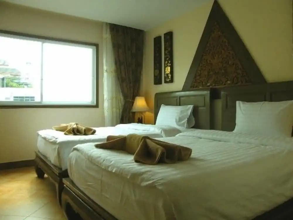 Red Balcony Hotel - photo 5