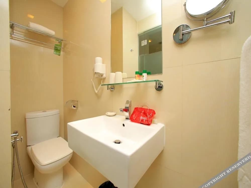 OYO 121 Frenz Hotel - photo 6