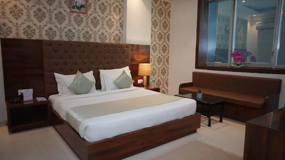 WhitePod Luxury at Delhi Airport - photo 9