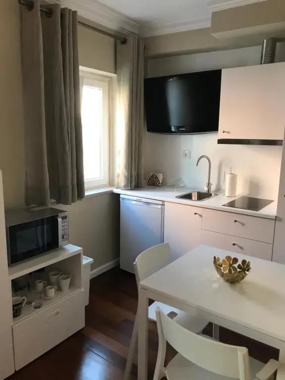 New and Unique Charming Studio at Campolide - photo 11